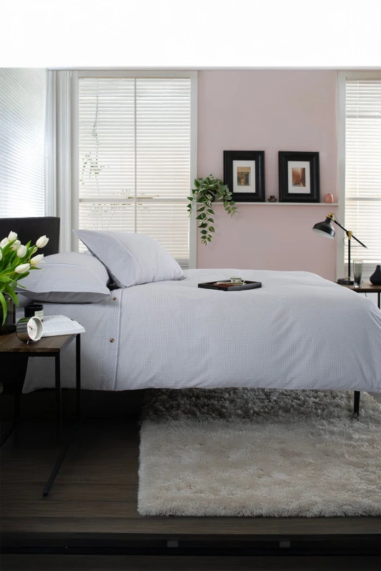 Image of The Lyndon Company The Lyndon Company Gingham Duvet Cover Set - Soft & Breathable Cotton with Double Piped Edges in Grey Size: King Grey King Unisex