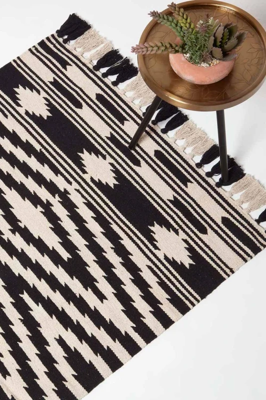 Image of HOMESCAPES Dinan Black & White Kilim Cotton Rug 240 x 300cm - Homescapes RU1429E