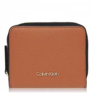 Image of Calvin Klein Small Logo Purse - CUOIO GAE