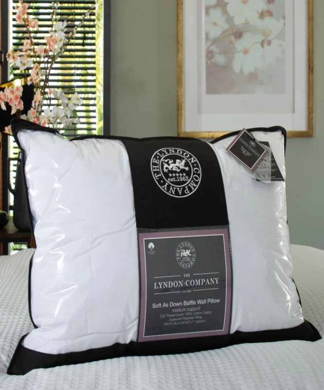 Image of The Lyndon Company The Lyndon Company Soft as Down Baffle Wall 233 Thread Count 100% Cotton Casing Pillow in White White One Size Unisex 5054990121851