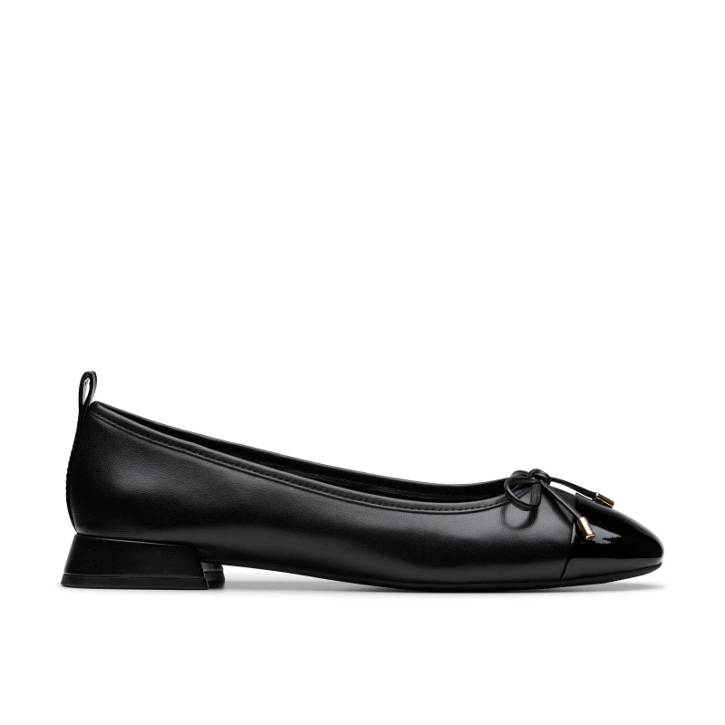 Image of Clarks UBREE15 POPPY womens Shoes (Pumps / Ballerinas) in Black