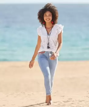 Image of Embroidered Pocket Cropped Skinny Jeans