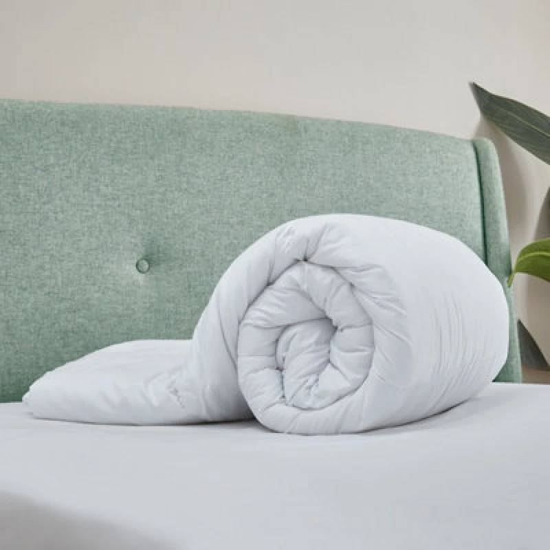 Image of Catherine Lansfield Catherine Lansfield 'Anti Allergy' Hollowfibre Duvet in White Size: Single White Single Unisex 5057681111827
