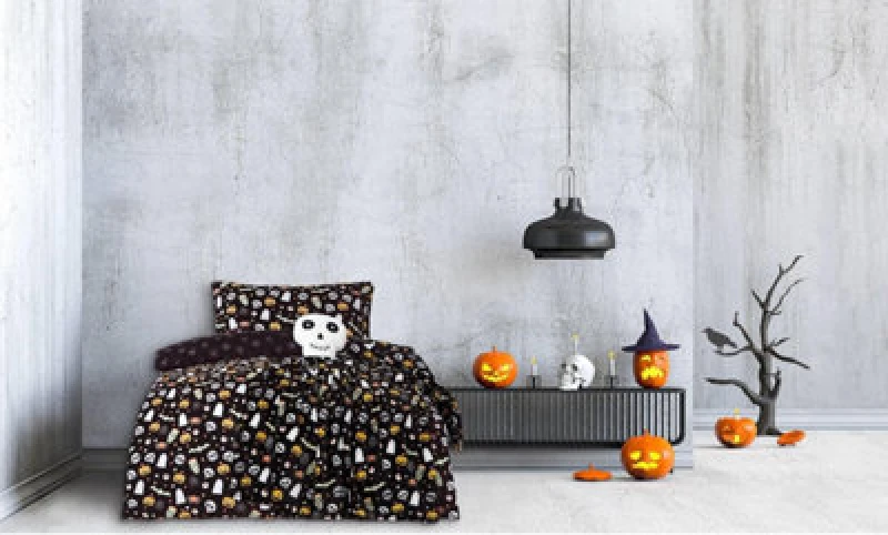 Image of Smart Living Smart Living Spooky & Magical Halloween Reversible Duvet Cover with Pillowcase in Black Size: Single Black Single Unisex 5056557572410