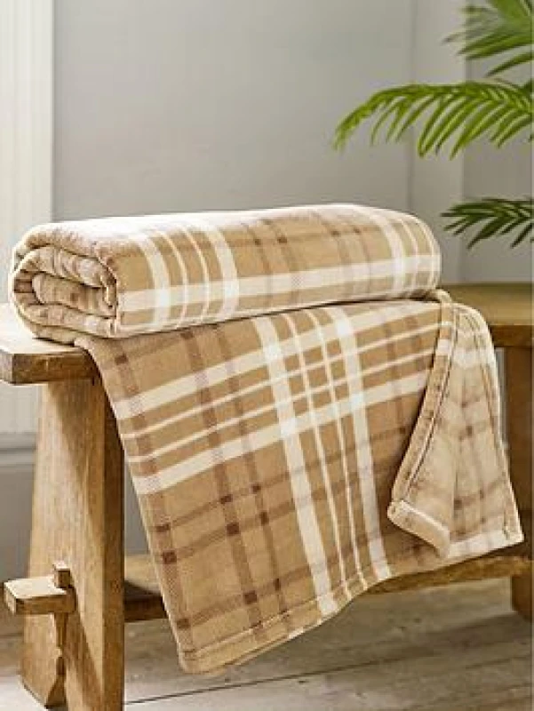 Image of Deyongs Deyongs Snuggle Check Throw Blanket 140x180cm - Super Soft Coral Fleece - Printed Plaid Design in Green Size: 140cm x 180cm Green 140cm x 18