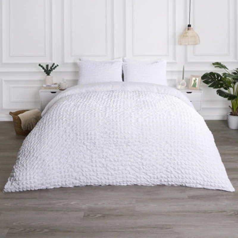 Image of OHS OHS Luxury Seersucker Duvet Cover Set Geo Pillowcase Quilt in White Size: King White King Unisex 5027434182220