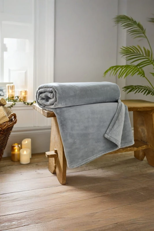 Image of The Lyndon Company The Lyndon Company Luxury Coco Touch Flannel Throw 140x180cm - Ultra Soft Blanket in Grey Size: 140cm x 180cm Grey 140cm x 180cm