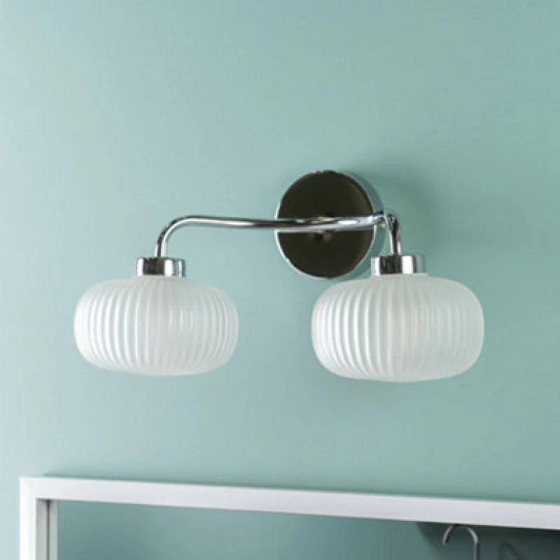 Image of ValueLights Amaia Chrome IP44 Bathroom 2 Way Frosted Ribbed Glass Wall Light with LED Bulbs Silver unisex