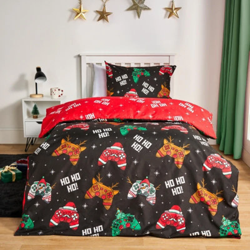 Image of OHS OHS Xmas Gaming Bedding Set Reversible Duvet Cover with Pillowcase in Black Size: Single Black Single Unisex 5027434222896