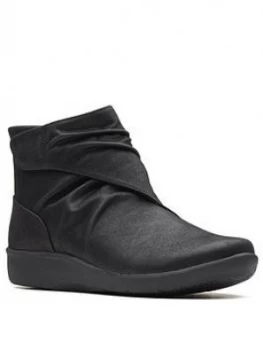 Image of Clarks Clarks Cloudsteppers Sillian Tana Ankle Boot