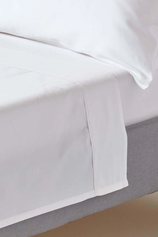 Image of HOMESCAPES White Organic Cotton Flat Sheet 400 Thread count, King - White - White - Homescapes BL1324C