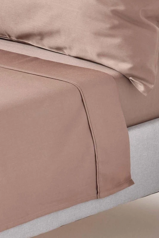 Image of HOMESCAPES Brown Organic Cotton Flat Sheet 400 Thread count, King - Brown - Brown - Homescapes BL1331C