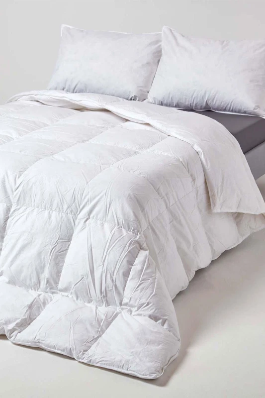 Image of Homescapes Goose Feather And Down 4.5 Tog Super King Size Summer Duvet