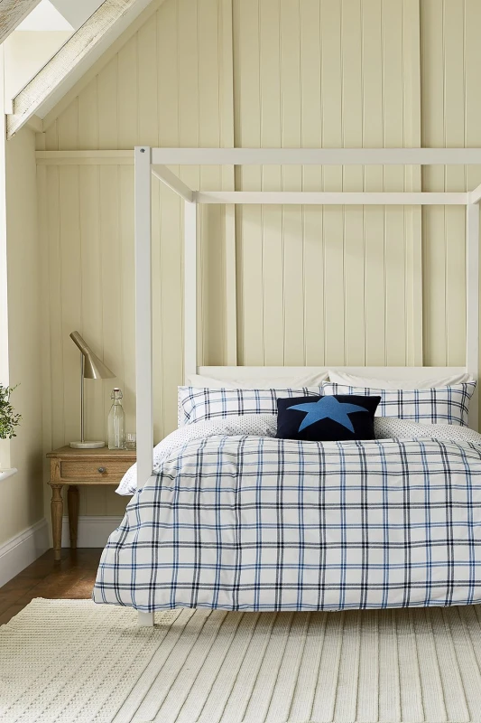 Image of Helena Springfield Helena Springfield 'Hunter's Check' Brushed Cotton Duvet Cover Set in Navy Size: Single Navy Single Unisex 5016709703482