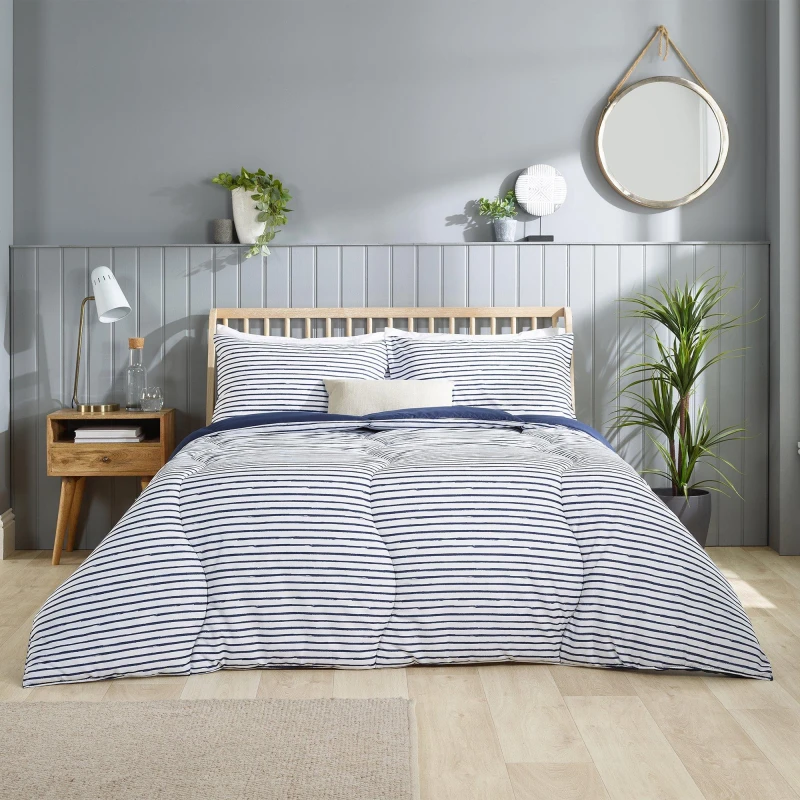 Image of Slumberdown Slumberdown Back to Uni Printed Stripe Navy 10.5 Duvet, 2 Medium Pillows Size: Double Navy Double Unisex 5061016122075