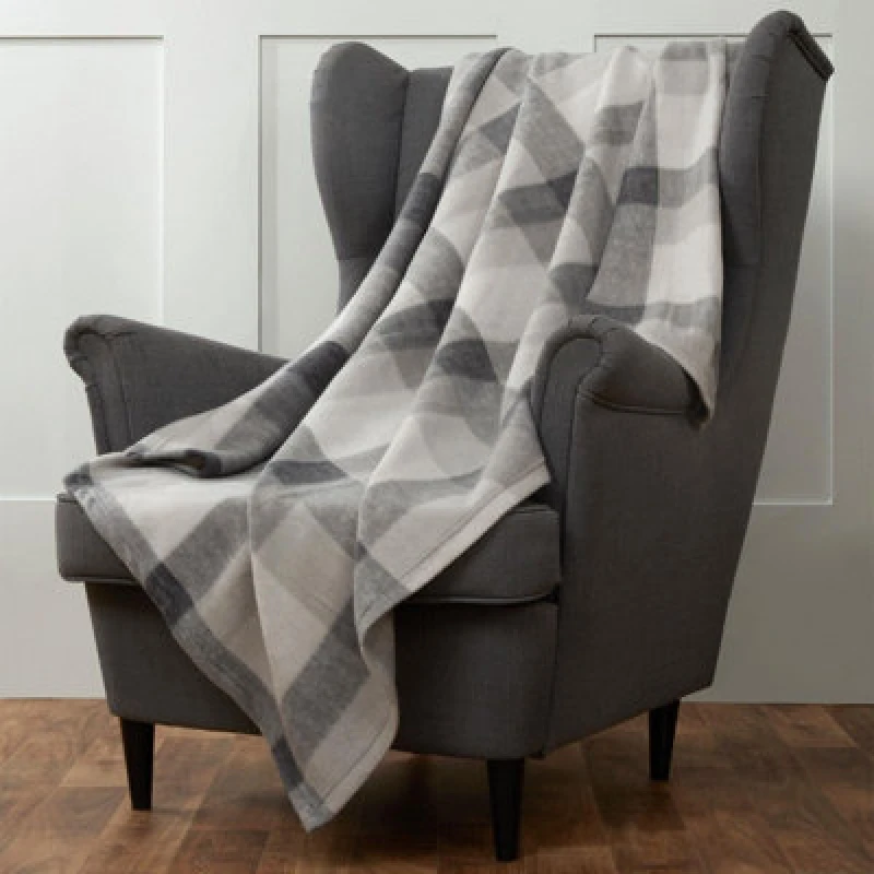 Image of OHS OHS Tartan Check Fleece Throw Winter Warm Soft Blanket in Light Grey Size: 150cm x 200cm Light Grey 150cm x 200cm Unisex 5027434158676