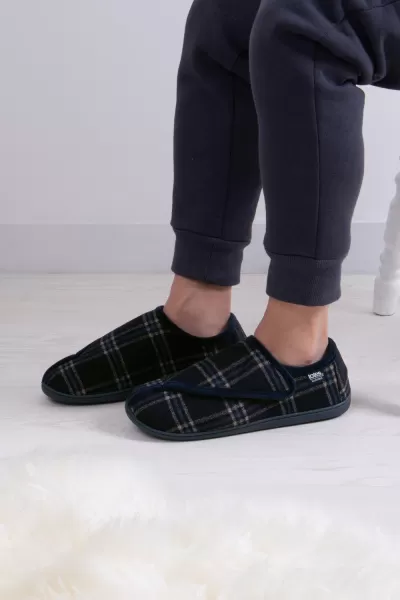 Image of TOTES Isotoner Velour Closed Back W/Velcro Opening Slipper, Navy, Size 10, Men