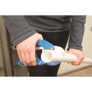 Image of Silverline Ratcheting Plastic Pipe Cutter - 42mm