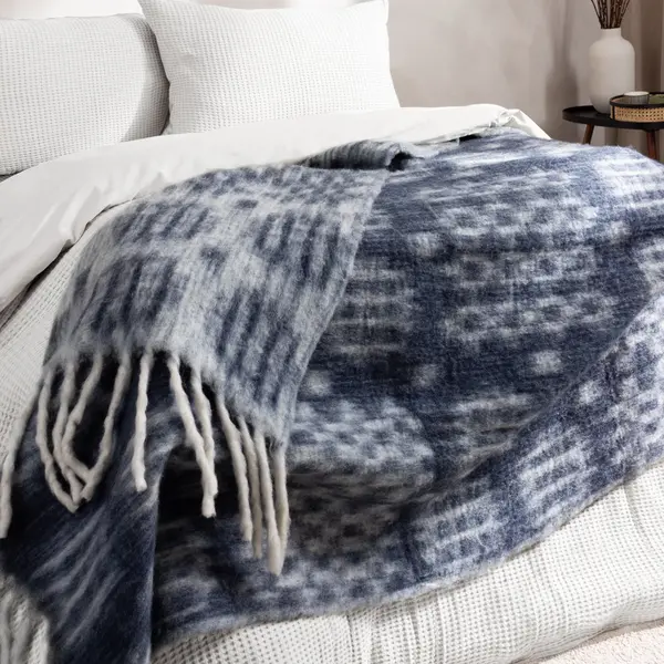 Image of Caernarforn Throw Ink