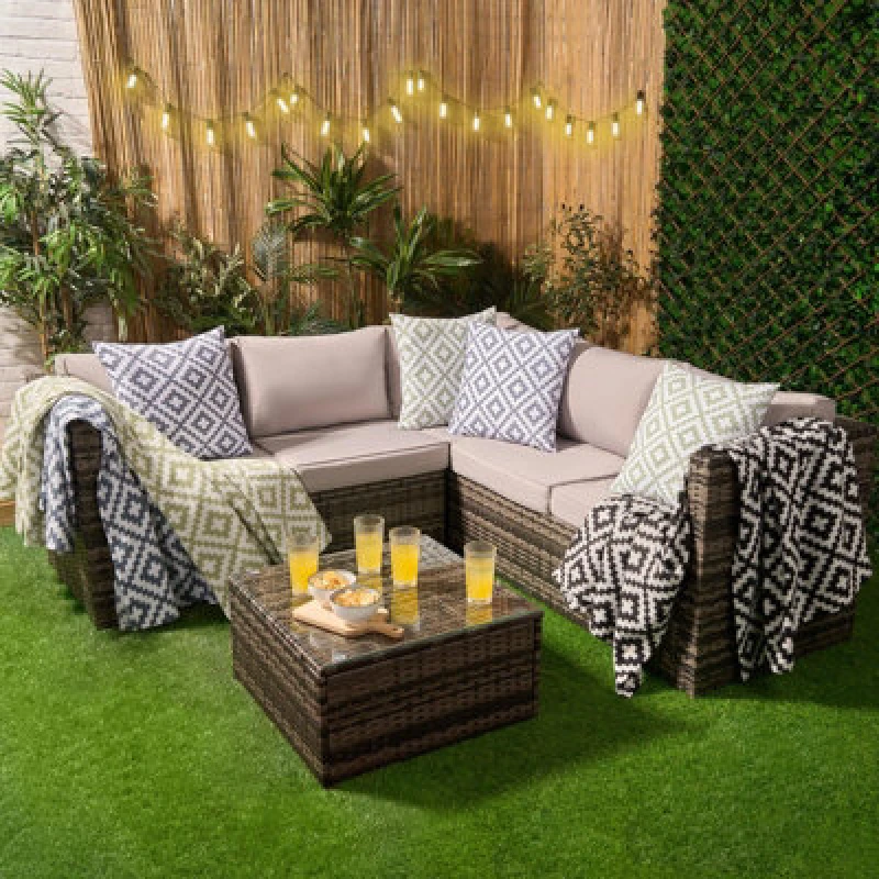 Image of OHS OHS Geo Tile Throw Over Bed Blanket Travel Garden Chair Soft Fleece Warm Bedspread in White White One Size Unisex 5027434206148