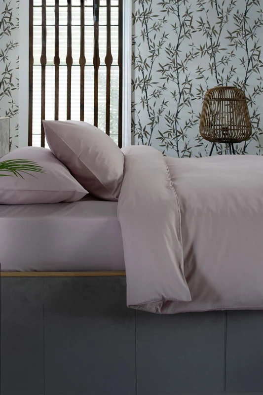 Image of The Lyndon Company The Lyndon Company Luxury 200 Thread Count 100% Cotton Fitted Sheets in Pink Size: Single Fitted Pink Single Fitted Unisex 505499