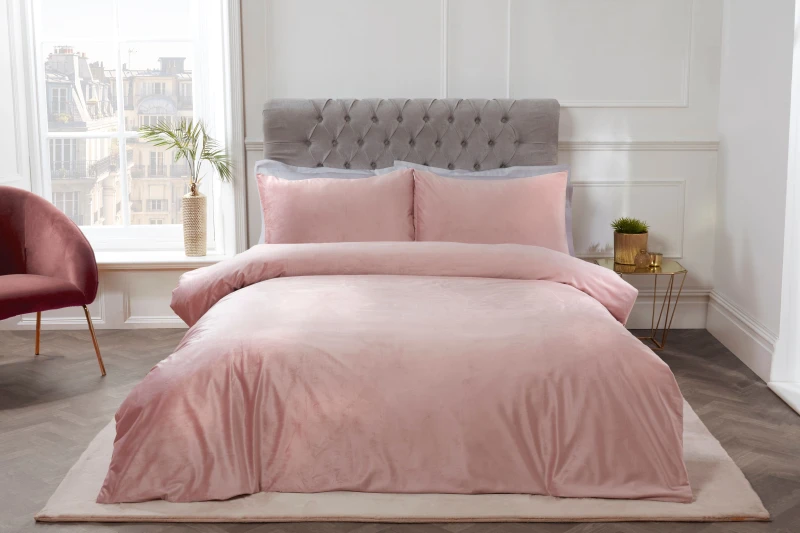 Image of Smart Living Smart Living Luxury Soft & Elegant Matte Velvet Duvet Cover Set with Pillowcases in Pink Size: King Pink King Unisex 5056242757733