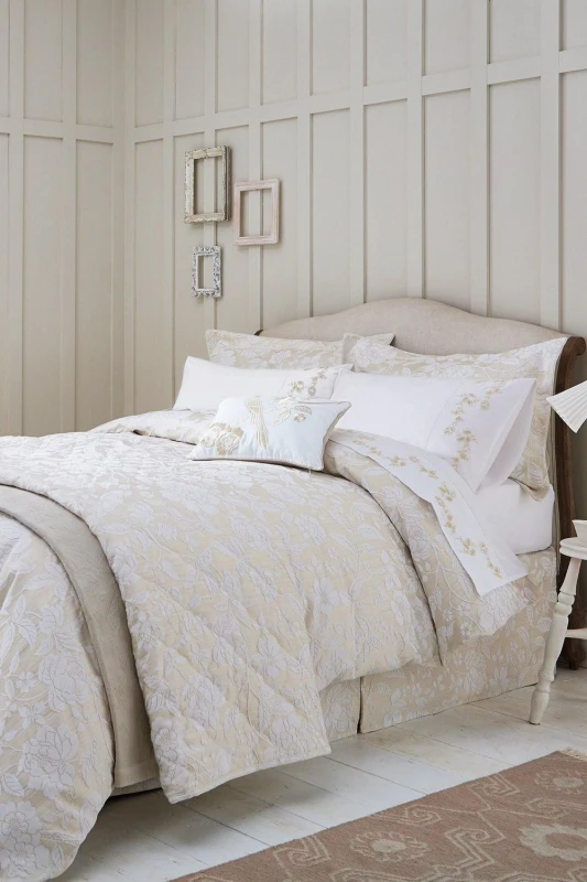 Image of Sanderson Pyramus Duvet Cover Set - Cream Cream King