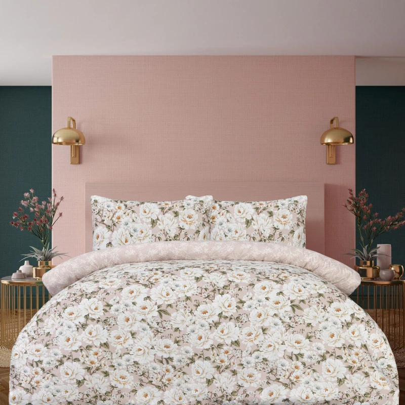 Image of Smart Living Smart Living Luxury Soft Reversible Elegant Blooms Complete Bedding Set in Pink Size: Double Pink Double Unisex 5056557583157