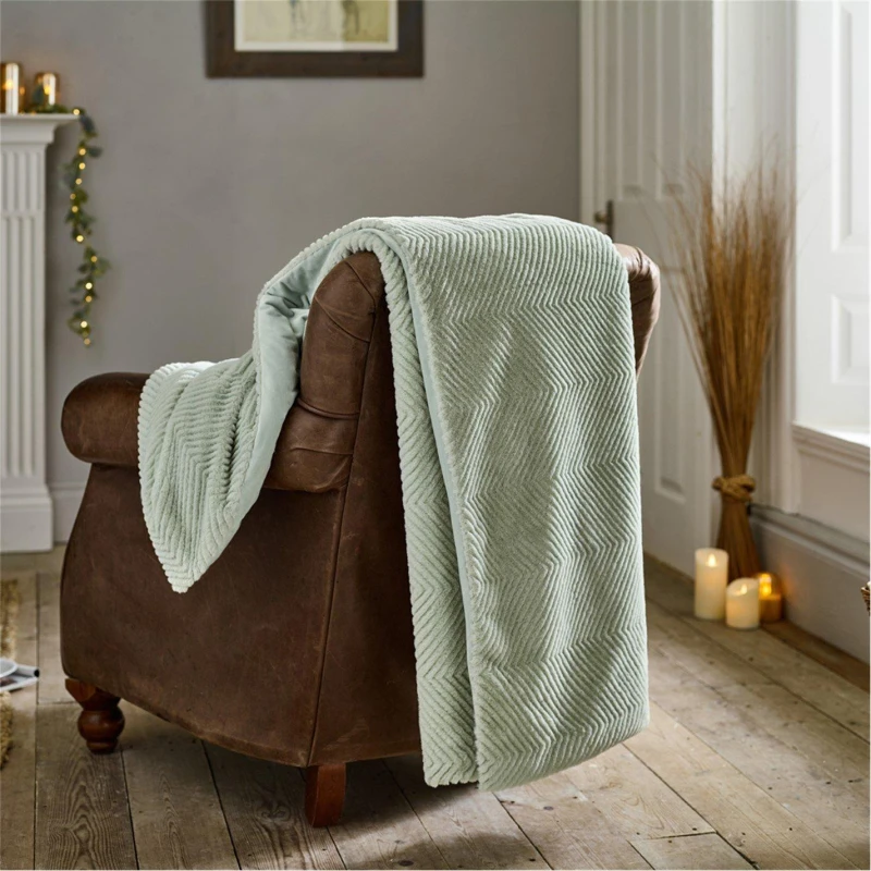 Image of The Lyndon Company Burghley Throw - 130x170cm Green unisex One Size