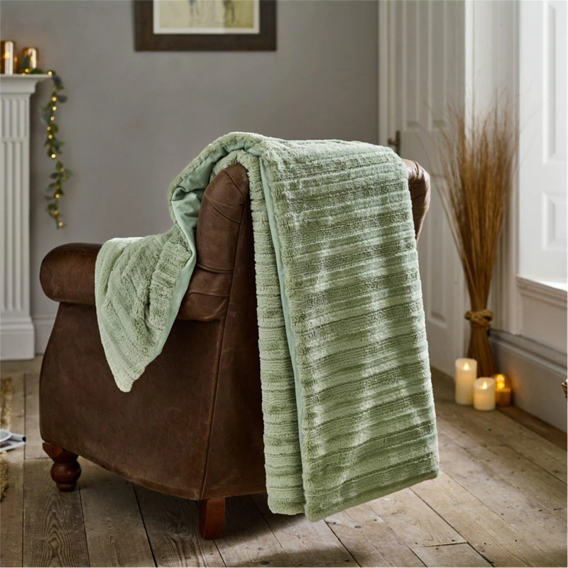 Image of The Lyndon Company The Lyndon Company Chatsworth Soft Faux Fur 130x170cm Luxury Throw in Green Size: 130cm x 170cm Green 130cm x 170cm Unisex 505499