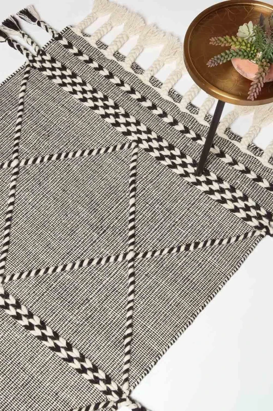Image of Homescapes Edessa Black & White Kilim Wool Rug Black