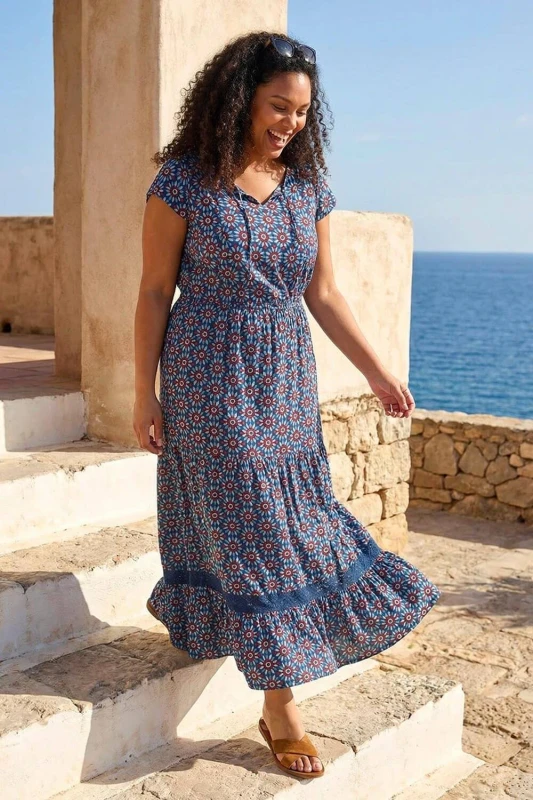 Image of Roman Womens Curve Floral Print Swing Midi Dress in Navy Size: 18 Navy Female 18