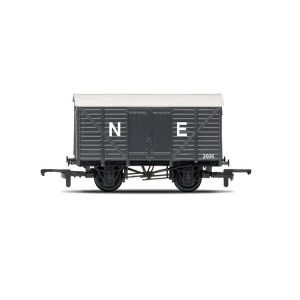 Image of Hornby R6422 RailRoad Closed 00 Gauge Van