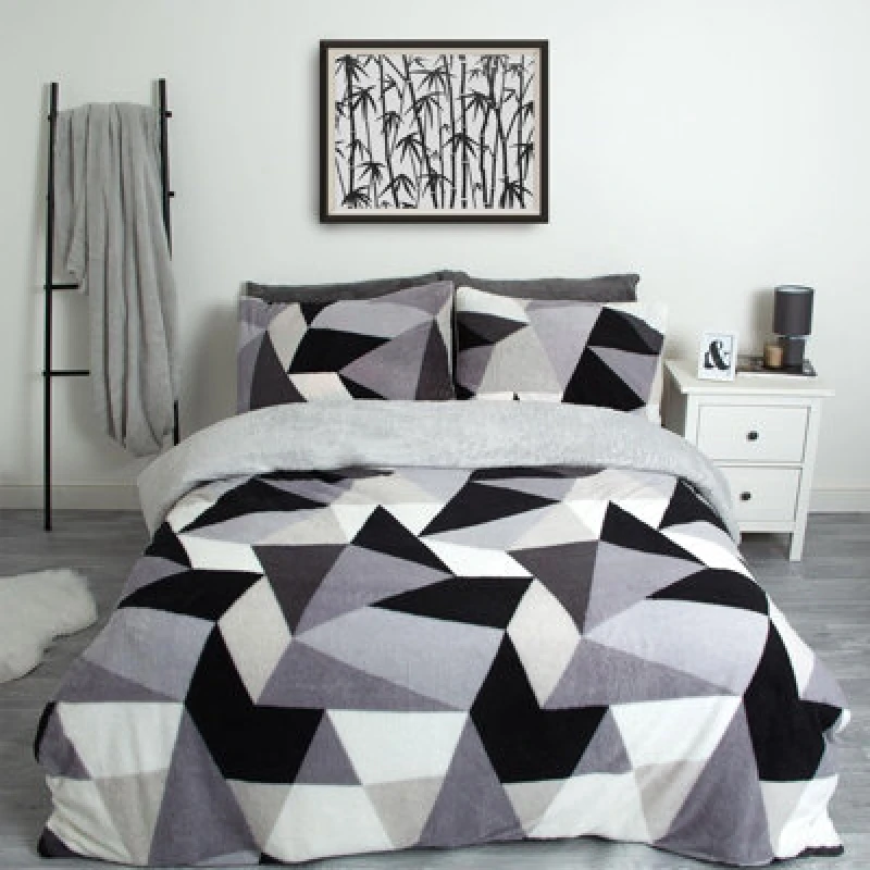 Image of OHS OHS Shapes Teddy Duvet Cover Pillowcase Bedding Set in Light Grey Size: King Light Grey King Unisex 5027434010479