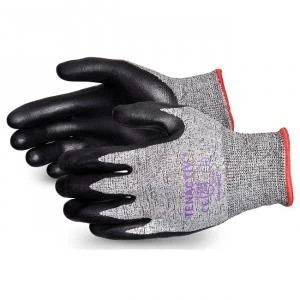 Image of Superior Glove Tenactiv Cut Resistant Composite Knit Size 9 Black Ref