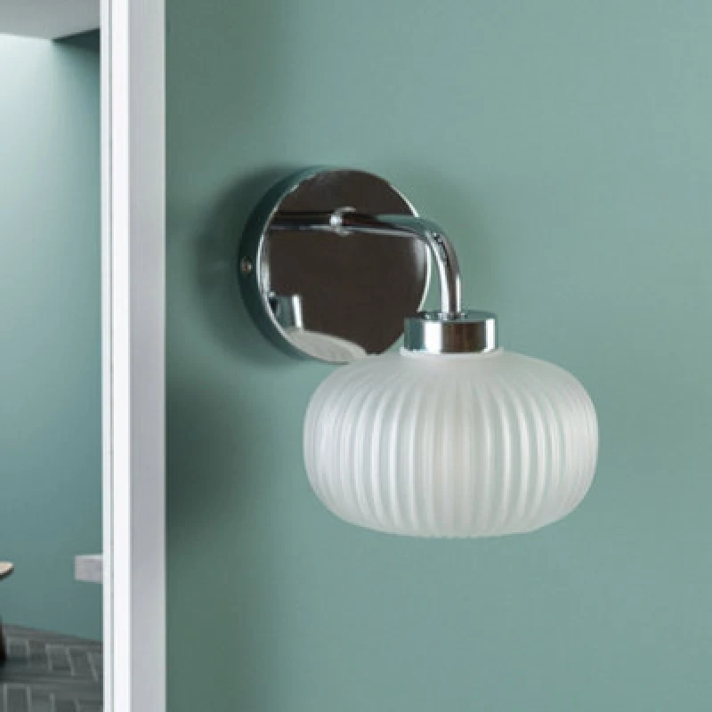 Image of ValueLights Amaia Chrome IP44 Bathroom Frosted Ribbed Glass Wall Light with LED Bulb Silver unisex