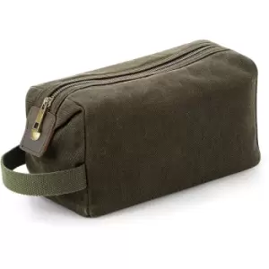 Image of Quadra Heritage Leather Accented Waxed Canvas Wash Bag (One Size) (Olive Green) - Olive Green