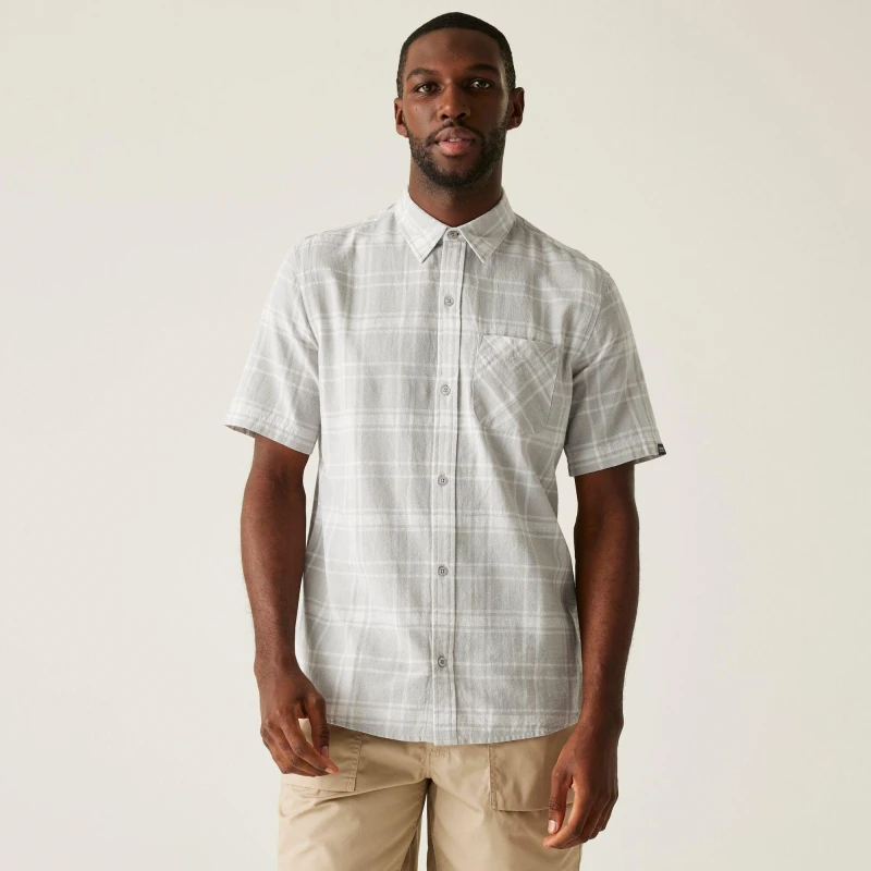 Image of Regatta Regatta Men Loran Shirt in Mid Grey Size: Medium Mid Grey M Male 5063516006817