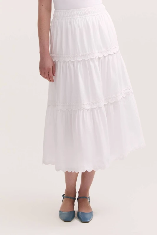 Image of Finery London Womens Paula Cotton Tiered Midi Skirt in White Size: 20 White Female 20