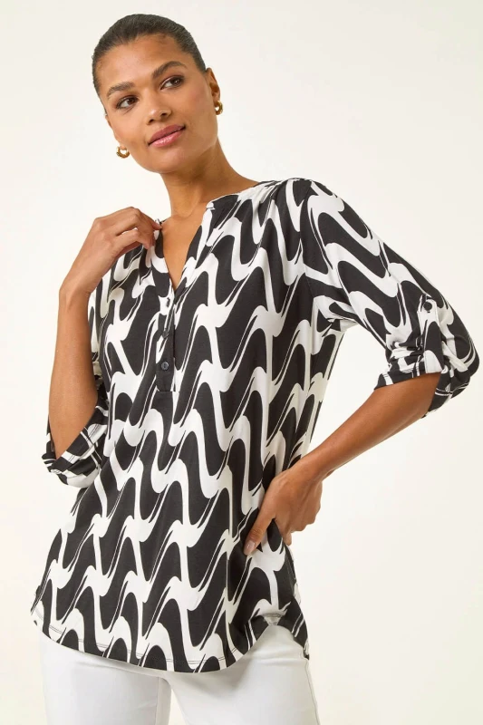 Image of Roman Geometric Print Stretch Blouse Black
