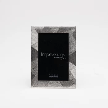 Image of 4" x 6" - Silver Plated Photo Frame with Geometric Edge