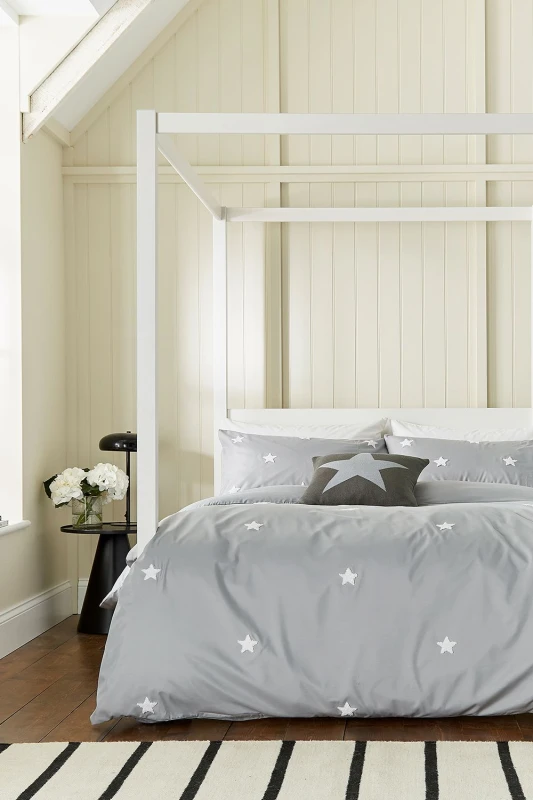 Image of Helena Springfield Helena Springfield 'Tufted Star' Woven Duvet Cover Set in Grey Size: Single Grey Single Unisex 5016709702713