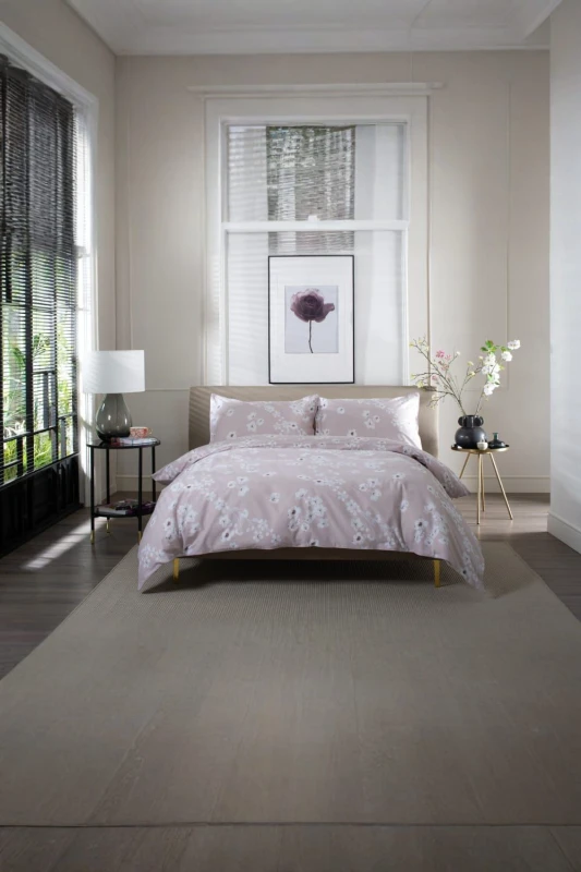 Image of The Lyndon Company The Lyndon Company Petite Fleure Printed 100% Cotton Duvet Cover Set with Piped Edges in Pink Size: Double Pink Double Unisex 505