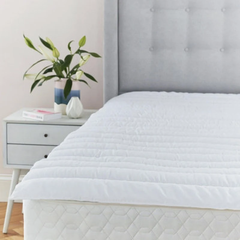 Image of OHS OHS Soft Touch Deep Fill Mattress Topper in White Size: Single White Single Unisex 5012701567084