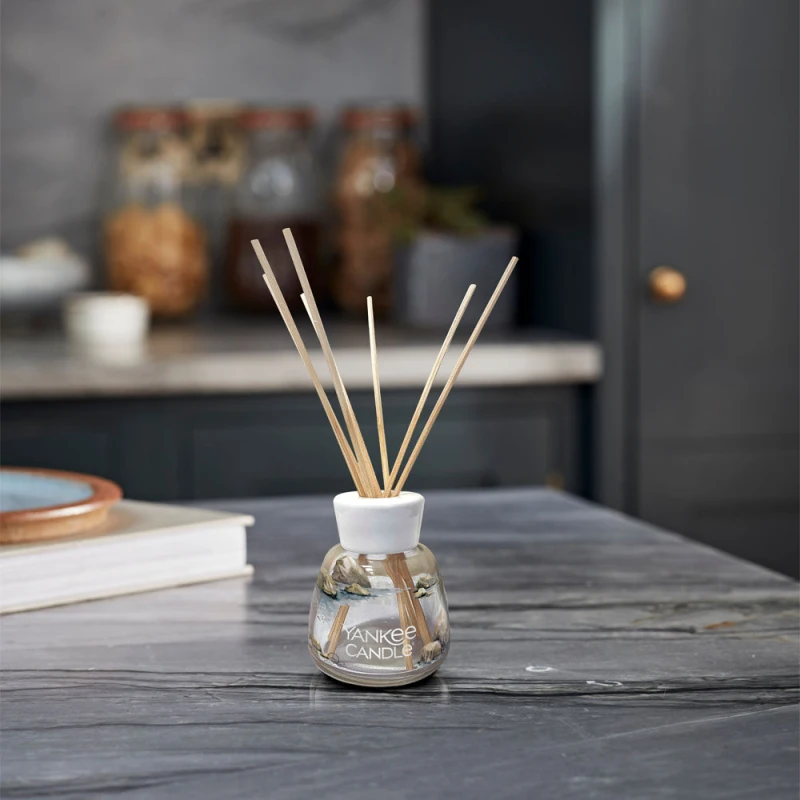 Image of Yankee Candle Amber and Sandalwood 43895830216859