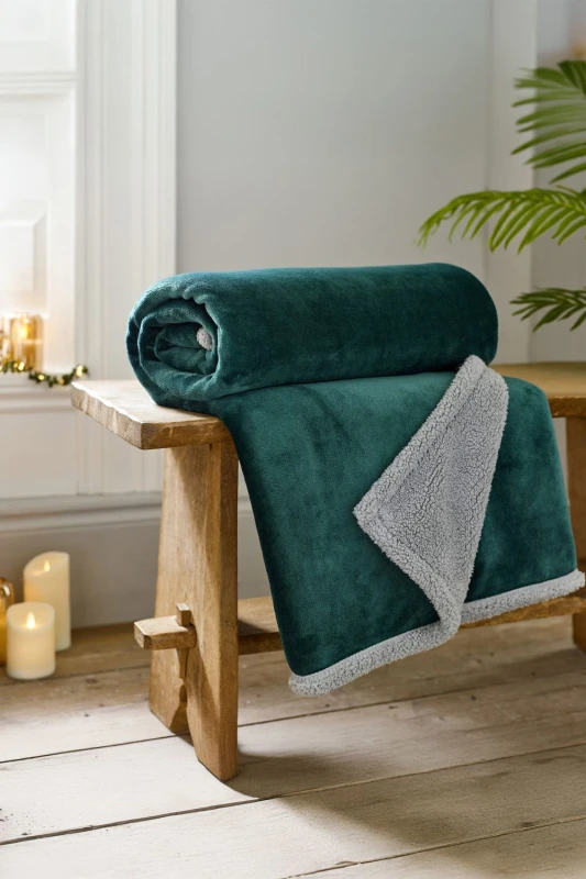 Image of Deyongs Deyongs Hazelwood Super Soft Flannel & Sherpa Throw - 130 x 170cm Fleece Blanket in Bottle Green Size: 130cm x 170cm Bottle Green 130cm x 17