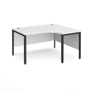 Image of Office Desk Right Hand Corner Desk 1400mm White Top With Black Frame 1200mm Depth Maestro 25 MB14ERKWH