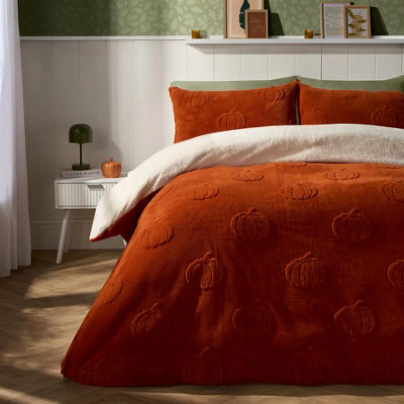 Image of OHS OHS Pumpkin Tufted Teddy Fleece Super Soft Duvet Set with Pillowcase in Burnt Orange Size: Double Burnt Orange Double Unisex 5027434222476