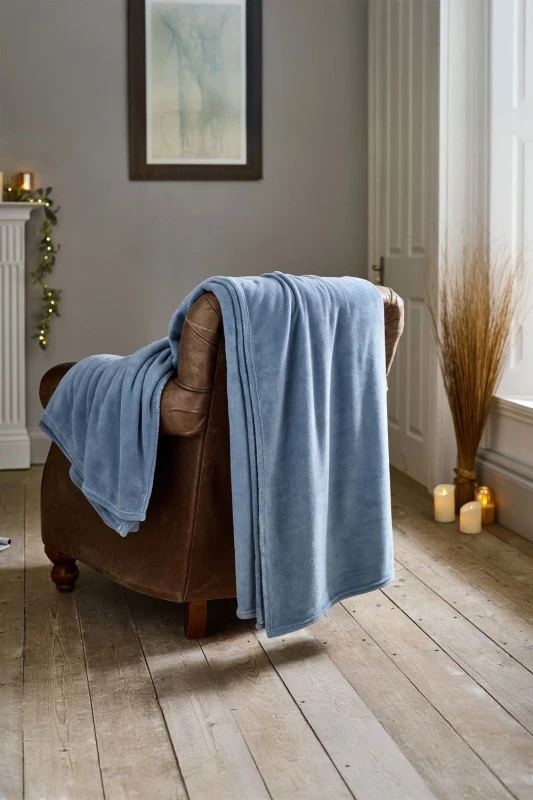 Image of Deyongs Deyongs "The Big One" Ultra-Soft Large Plush Throw - 230x270cm Oversized Fleece Blanket in Light Blue Size: 230cm x 270cm Light Blue 230cm x