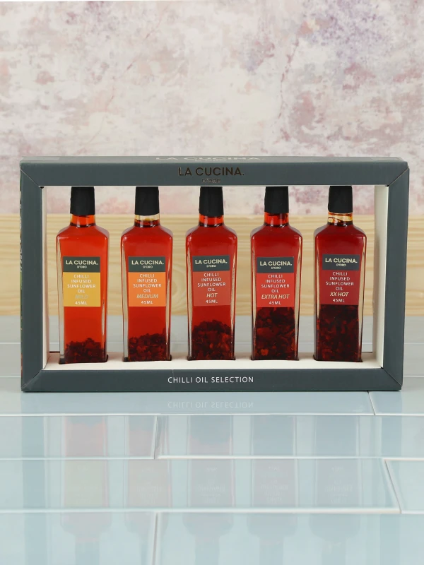 Image of Kimm and Miller (UK) Ltd Kimm and Miller (UK) Ltd Chilli Oil Selection in Green Size: 214ml Green 214ml Unisex 5055475461431